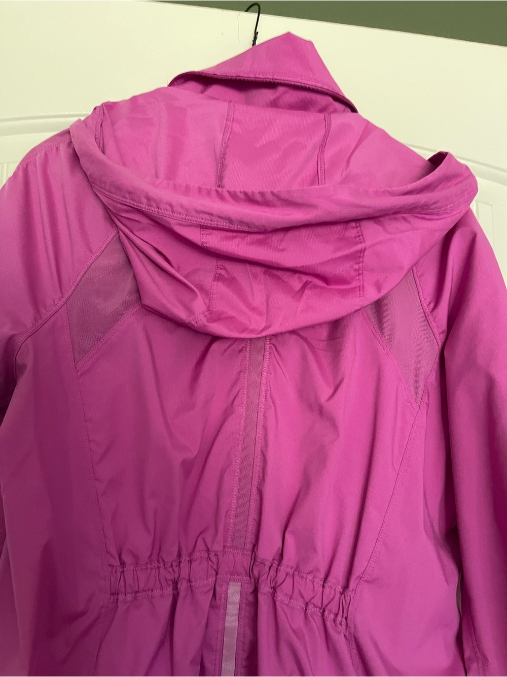Lightweight Lululemon Women's Hooded Running Jacket in Ultra Violet - Picture 10 of 13